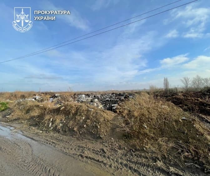 Прокуратура вимагає через суд зобов’язати КМДА ліквідувати незаконне сміттєзвалище на Осокорках