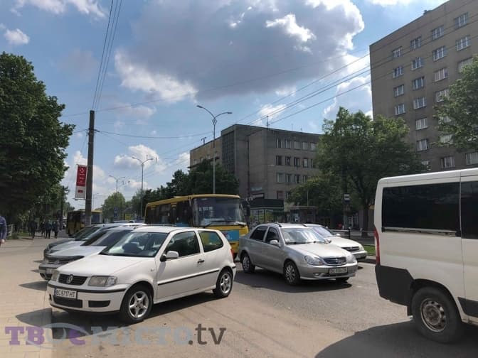 Ситуація на дорогах Львова. Ускладнений рух на кільці Чорновола – Липинського