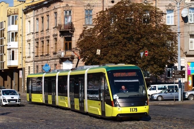 Частина громадського транспорту завтра змінить маршрути руху. Деталі
