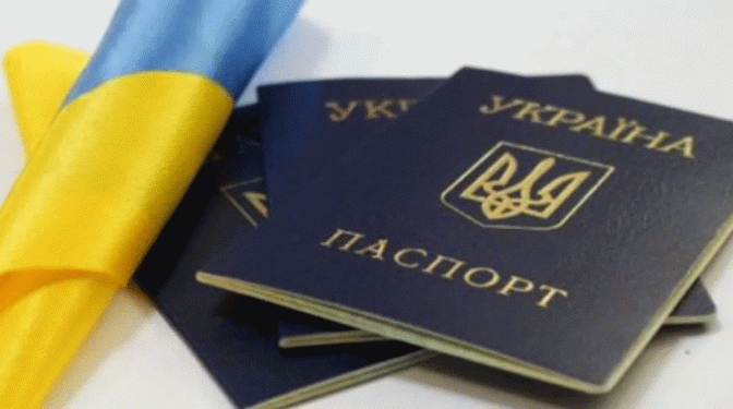 Прибрати російську мову. В Україні хочуть оновити паспорт громадянина старого зразка