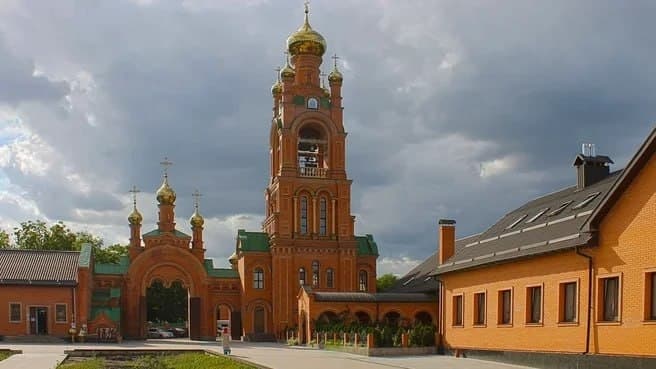 Настоятель київського монастиря, де виявили підпільну російську школу, залишив Україну