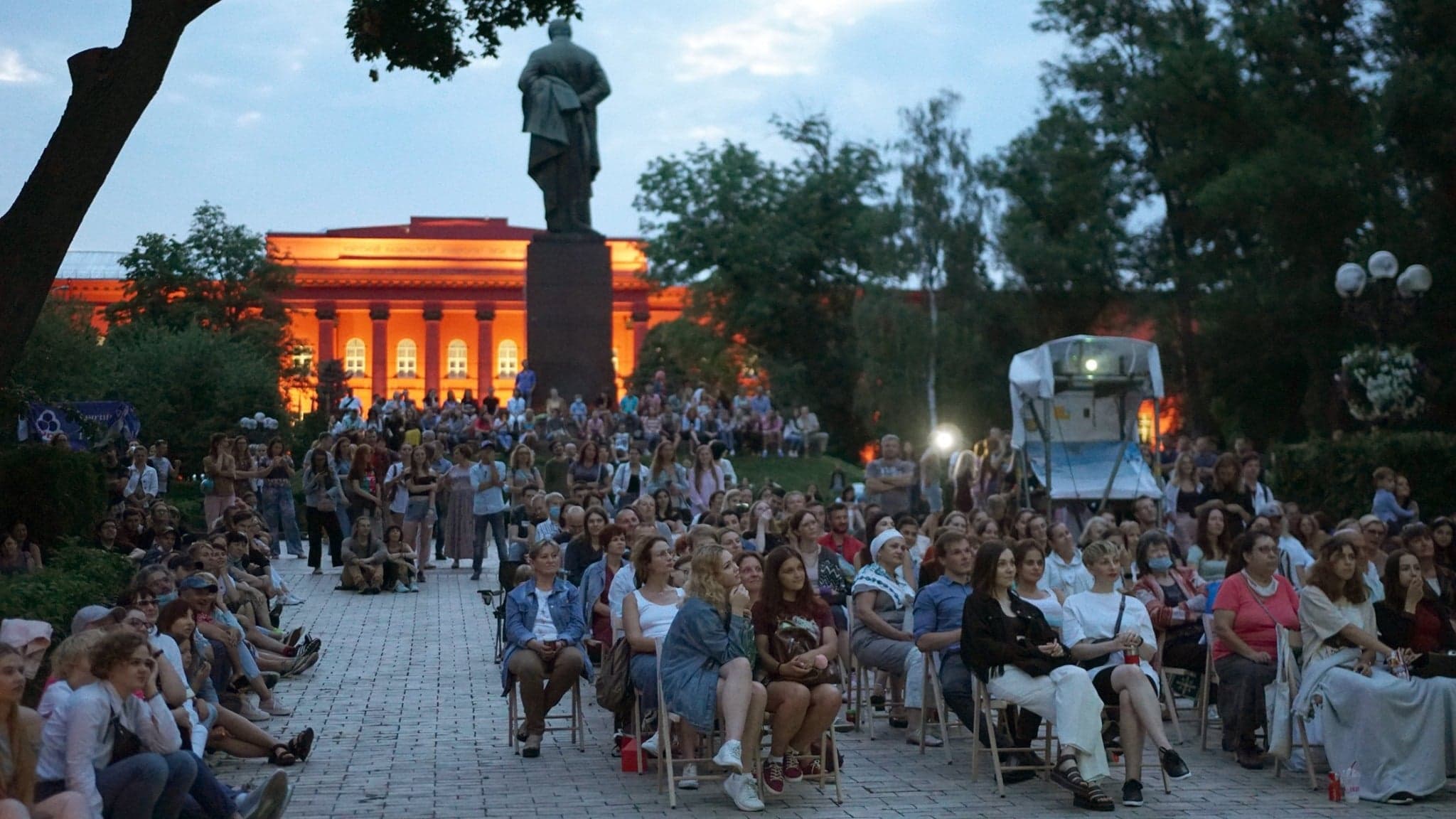 Фото: Кіновернісаж просто неба