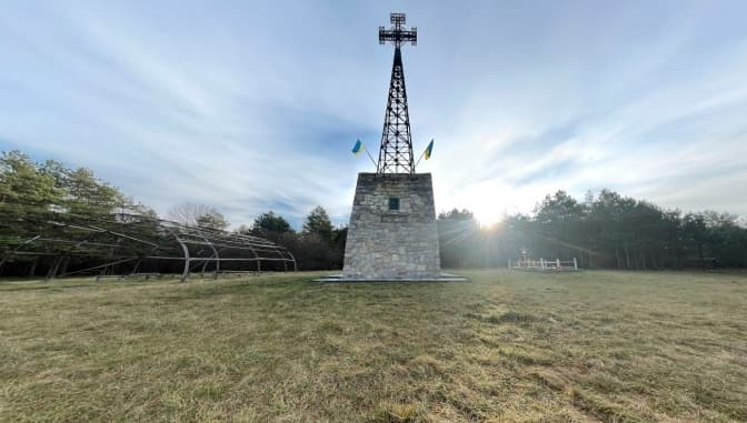 Фото пам’ятного хреста Маркіяну Шашкевичу