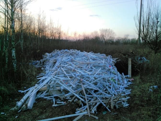 Поліція затримала водія вантажівки, що викинув ртутні лампи біля Львова