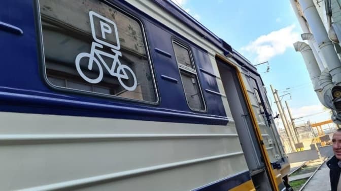 Зі Львова до Карпат курсуватиме потяг із велостійками