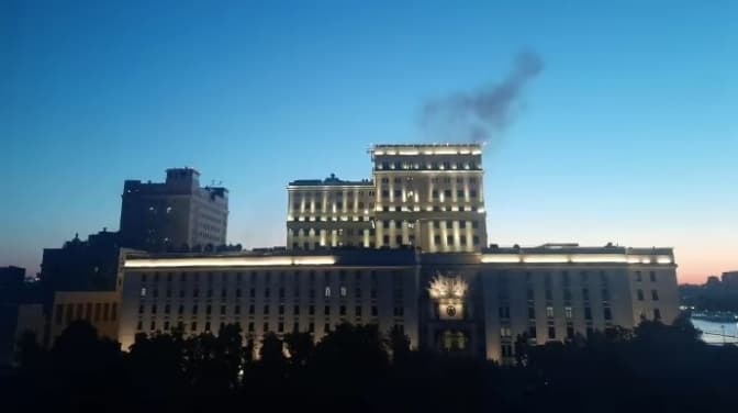 москву атакували безпілотниками. Пошкоджено будівлю поруч з міноборони рф