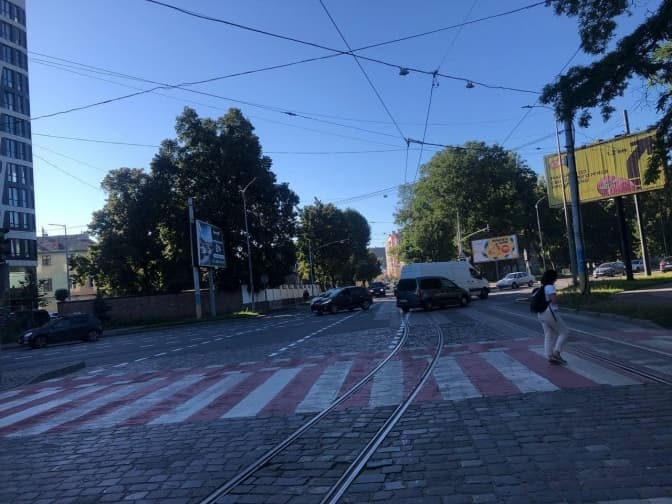 У Львові на одному з найнебезпечніших перехресть нанесли розмітку