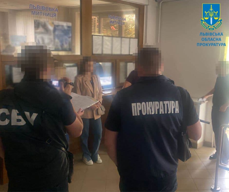 Львівського митника підозрюють у хабарництві
