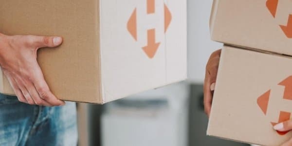 «Нова пошта» відкрила «гуманітарні куточки» для допомоги військовим