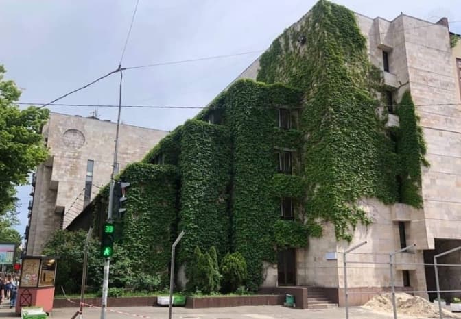 Суд зменшив суму, яку має сплатити архітектор «Квітів України», через програну справу забудовнику