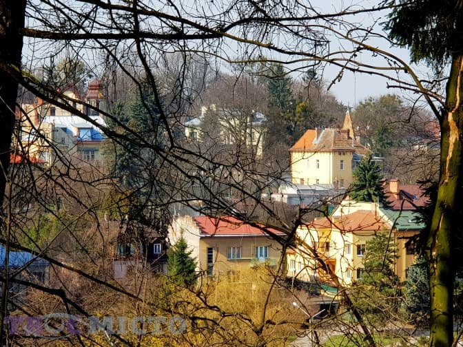 Нетуристичний Львів: львівська горгулья, дім із химерою та місто-сад