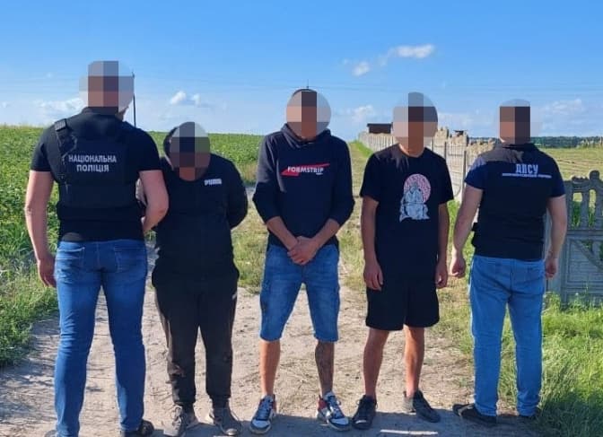 На Львівщині затримали чоловіка, який за 3 тисячі доларів хотів переправити ухилянтів за кордон