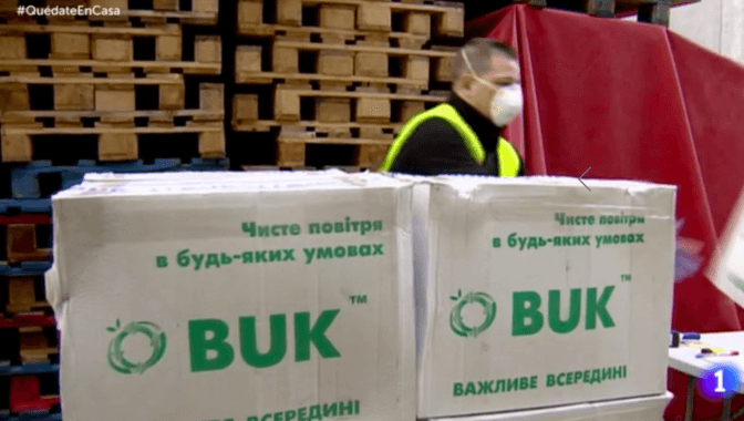 Україна продала маски в Іспанію. На митниці кажуть – усе законно