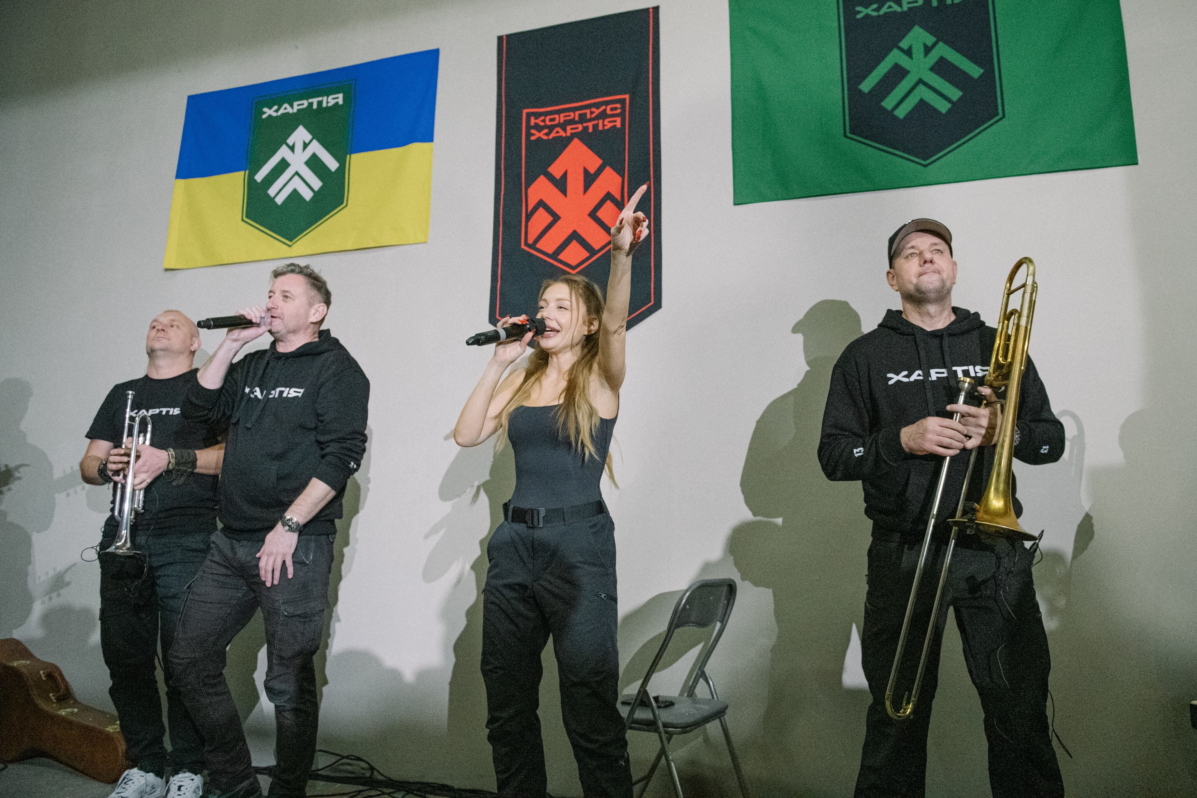 Тіна Кароль з гуртом "Жадан і собаки"