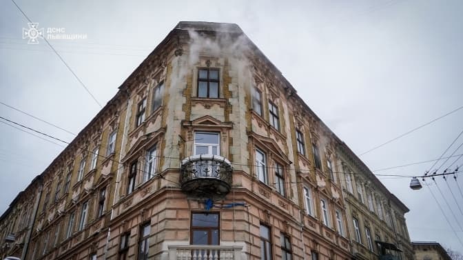 У Львові під час пожежі в квартирі постраждали двоє людей