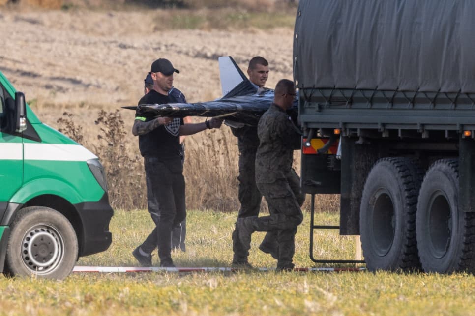 Війська територіальної оборони на місці падіння російського безпілотника у Вогині/ фото Войтека Яргіло/PAP