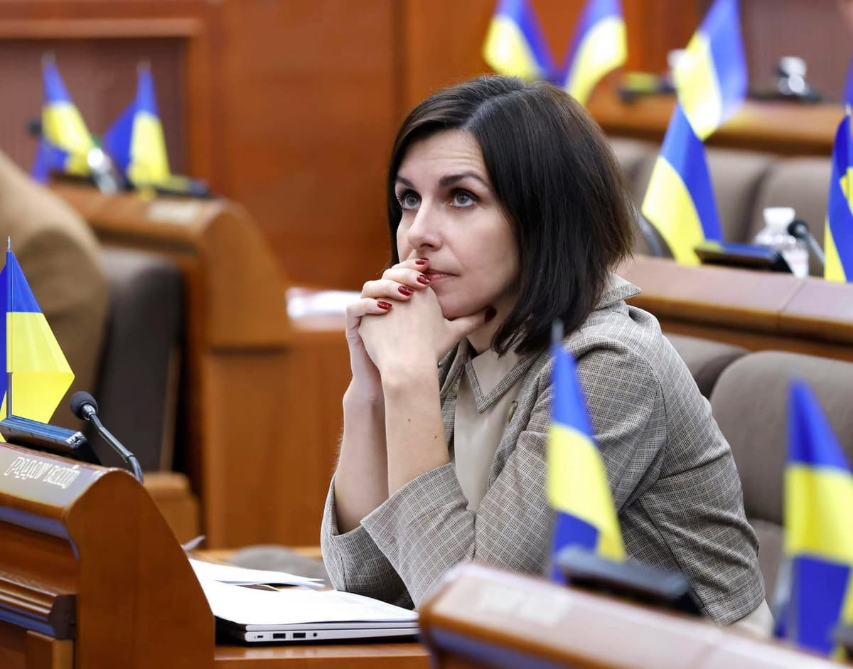 Скандал у Київраді: посадовця КМДА звинувачують у спробі повернути "туалетні" схеми приватизації землі