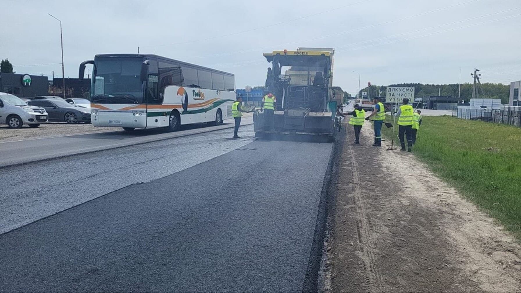 На західному об’їзді Львова ремонтують дорогу/Фото: ЛМР