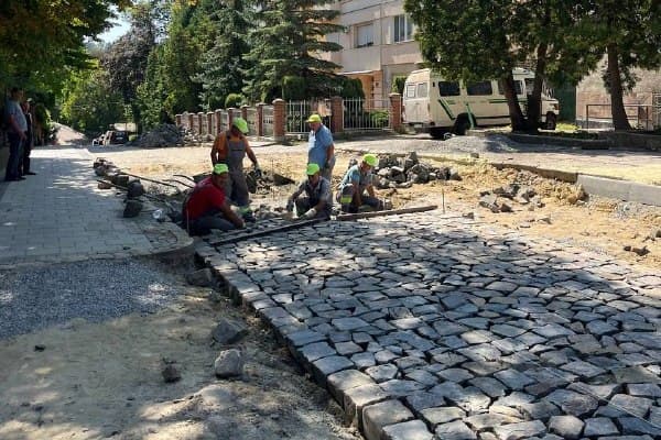 У Львові знову продовжили ремонт вулиці Драгоманова, яку планували відкрити у липні