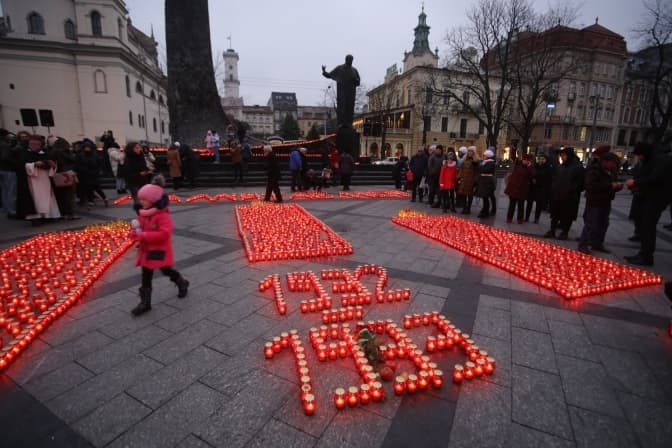 Як у Львові відзначили День пам'яті жертв Голодомору. Фото