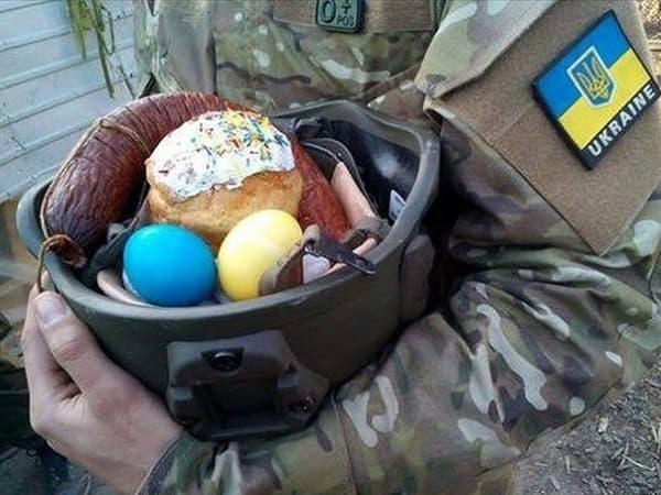 Львівські храми збирають великодні кошики для військових. Коли і куди звертатись
