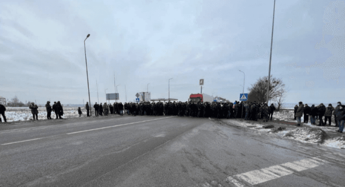 Біля Бродів на Львівщині перекрили рух