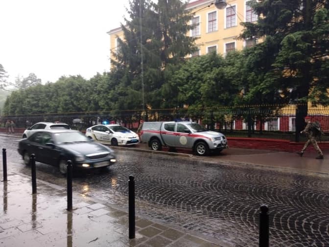 У Львові повідомили про замінування військових будівель, вишів та ТРЦ