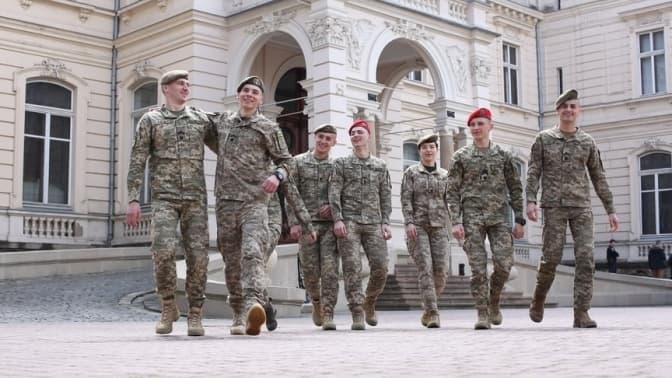 Уряд підвищив стипендії курсантам військових вишів у понад два рази