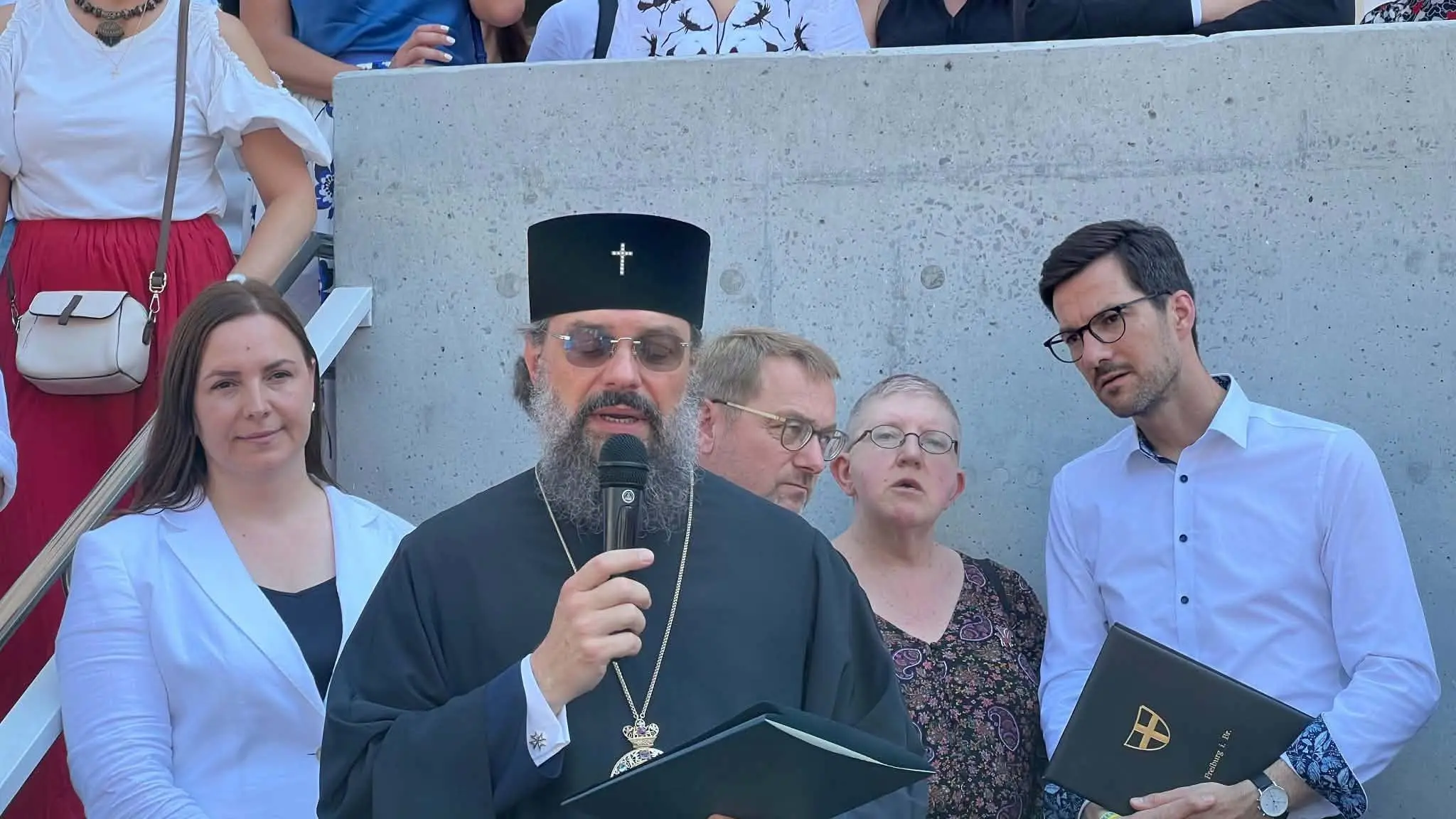 На освячення центру запросили Преосвященного владику Філарета Кучерова, який і надалі є Архиєпископом і Митрополитом Львівським УПЦ МП / фото зі сторінки Юрія Бойка