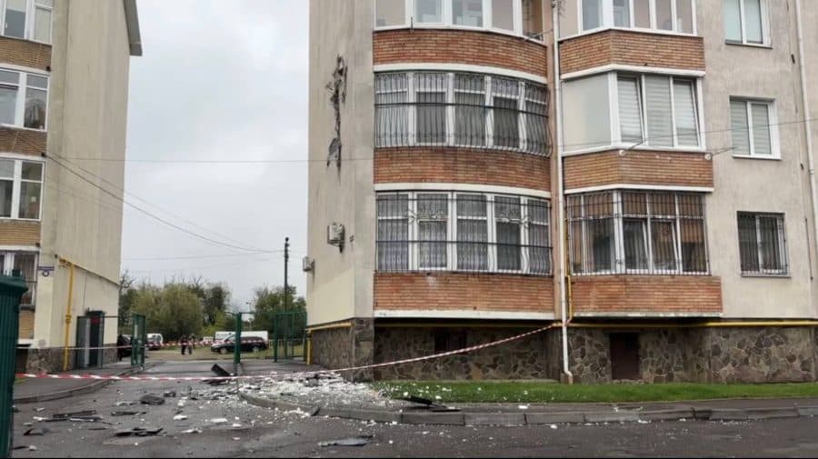 Наслідки влучання шахеда у будинок в Стрию / Фото: Суспільне