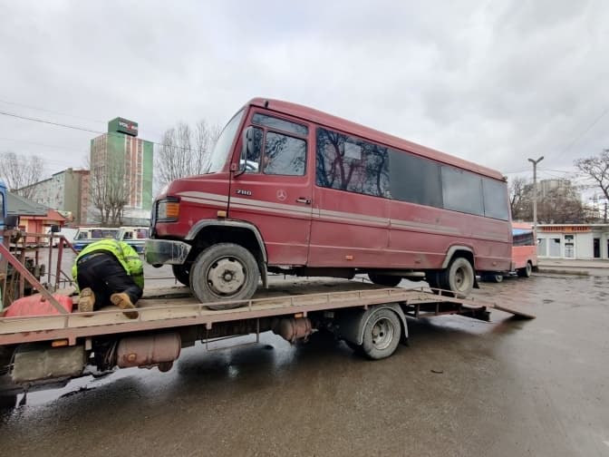 У Львові евакуювали рейсовий автобус через борги власника. Відео
