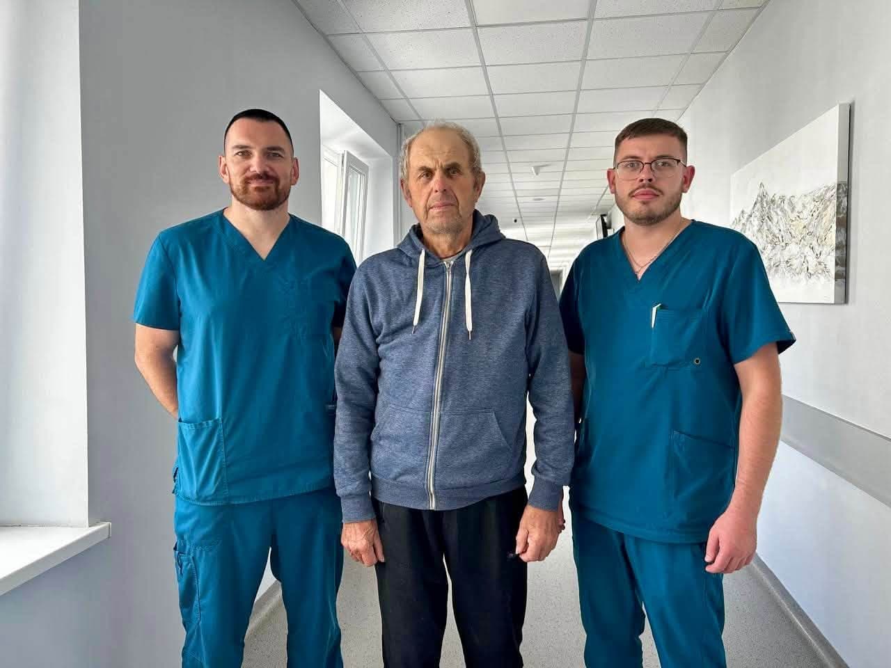 Львівські медики врятували чоловіка з рідкісною пухлиною