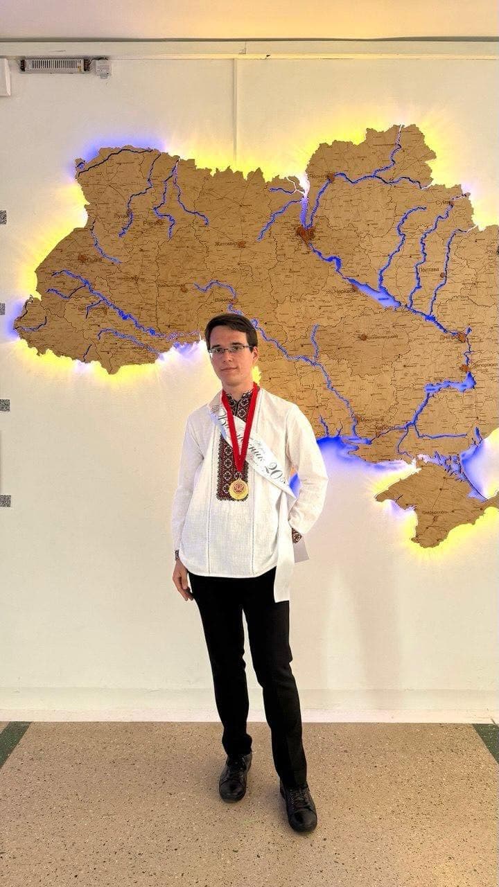 Випускник Ліцей "Гроно" ЛМР Юрій Гащук склав Національний мультипредметний тест із 4-х предметів на максимальні 800 балів