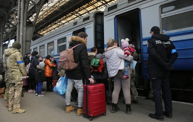 Потрібен закордонний паспорт. В «Укрзалізниці» повідомили про випадки висадки біженців на кордоні з ЄС