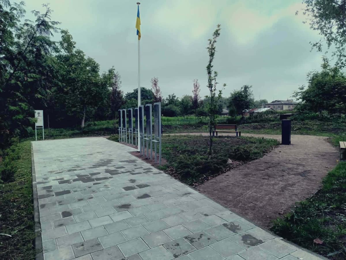 Пам’ять про полеглих захисників: у селі біля Львова облаштовують простір пам’яті