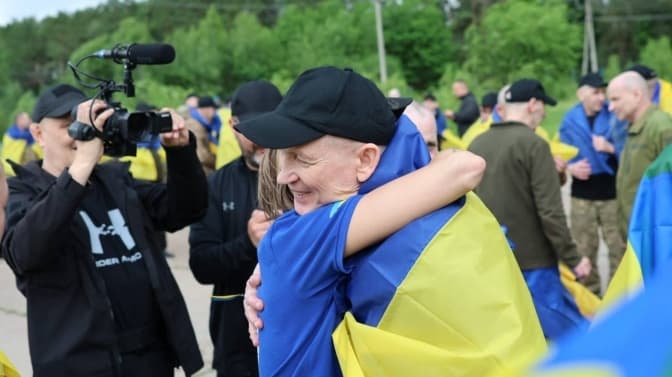Україна провела черговий обмін полоненими: додому повернулись воїни ЗСУ, Нацгвардії та прикордонники