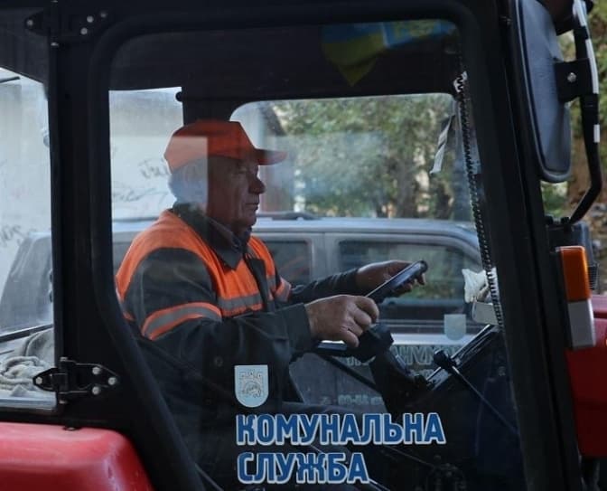 Львів виділить 16 млн грн на закупівлю 8 тракторів для районних комунальних служб