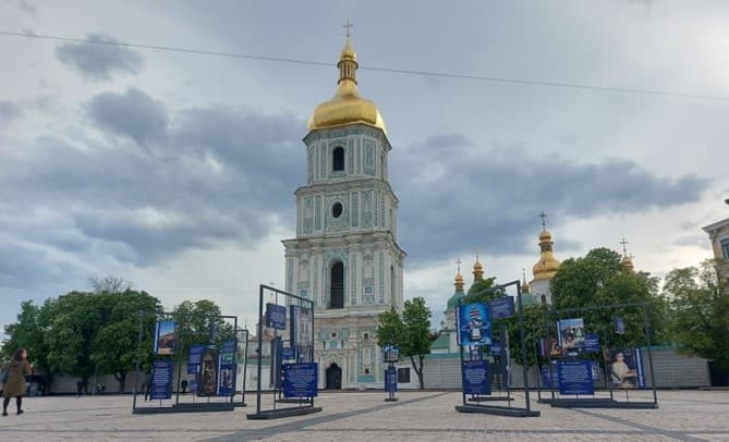 До Дня Європи у центрі Києва відкрились дві виставки, присвячені відносинам ЄС та України