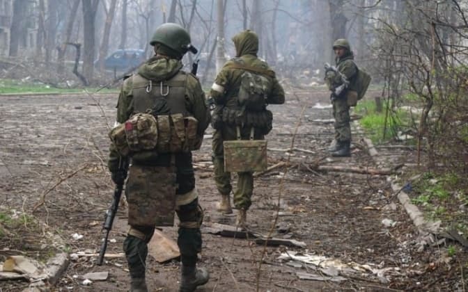 Російські в’язні, яких привезли на війну в Україну, отримують зброю та вдаються до втечі, – Генштаб