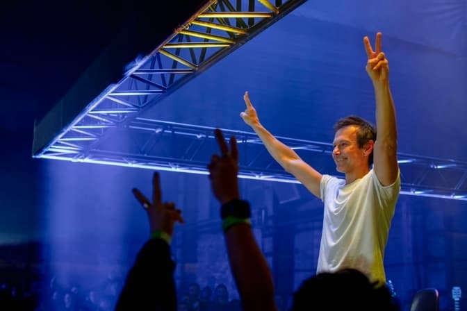 Вакарчук у Львові зібрав два мільйони грн для бійців двох львівських бригад