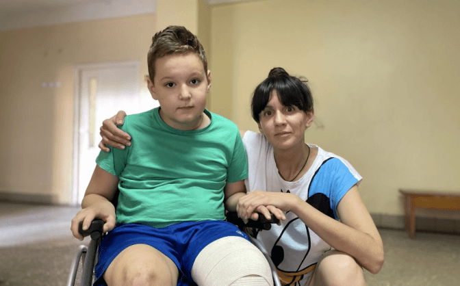 Львівські нейрохірурги врятували 11-річного хлопця з Сєверодонецька, в якого раптово відмовили ноги