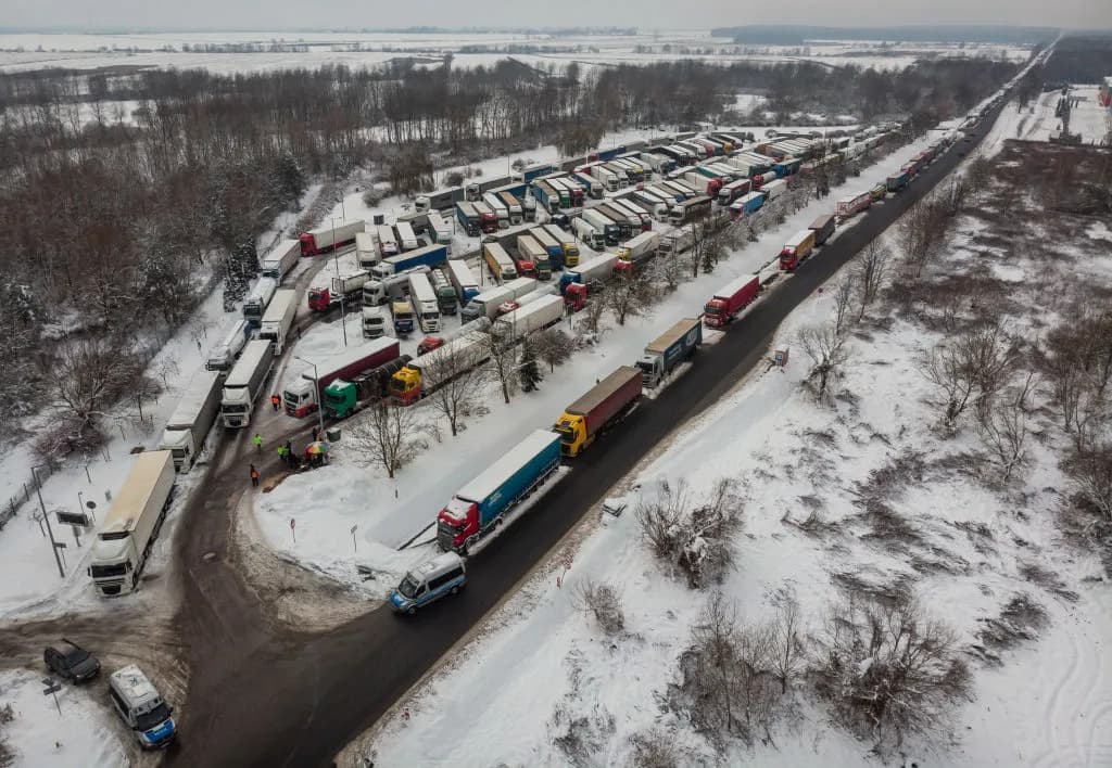 Репортаж із заблокованого кордону та нові тарифи на проїзд у громадському транспорті Львова. Підсумки доби