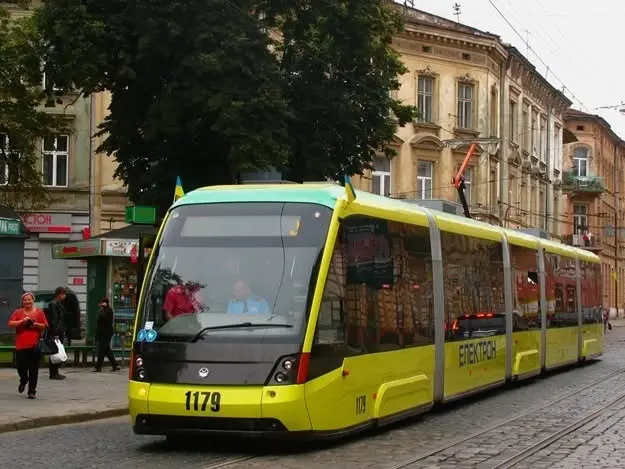 У Львові просять обладнати весь громадський транспорт кондиціонерами: зареєстрували петицію