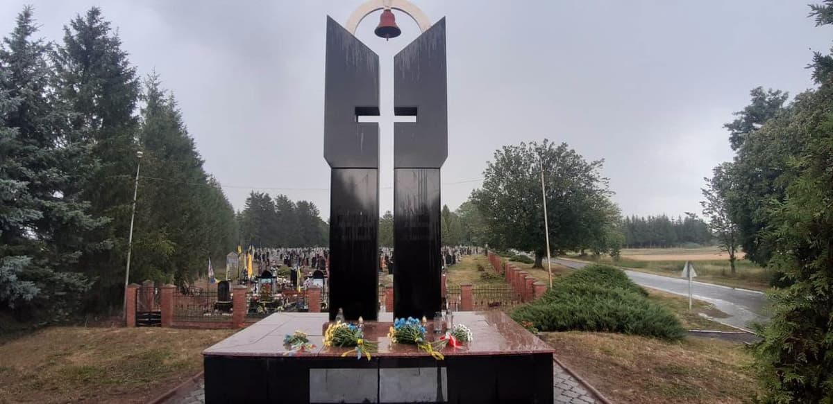 На Волині вшанували пам’ять жертв українсько-польського протистояння біля пам’ятника примирення