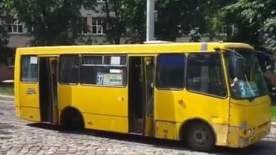 Маршрутка №37 знову втратила колесо у центрі Львова: міська рада відреагувала