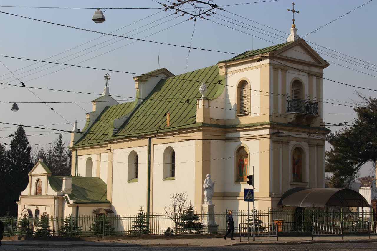 Церква святих апостолів Петра і Павла — одна з найстаріших пам'яток Личаківського району.