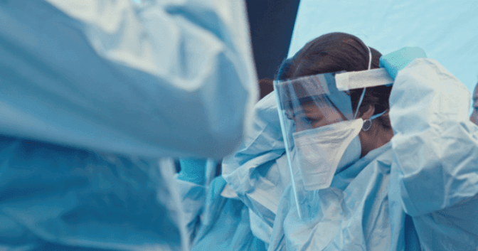 ЄС і ВООЗ передали Україні мільйон захисних масок та халатів