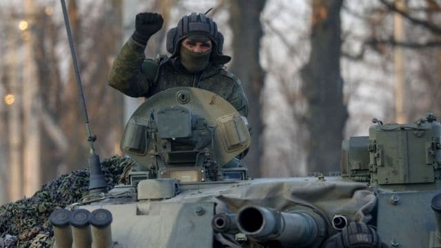 Ворог продовжує підготовку до наступу на Сході, штурмує Маріуполь і блокує Харків, – Генштаб