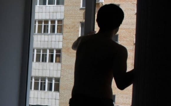 У Львові з вікна випав 18-річний строковик із Харкова