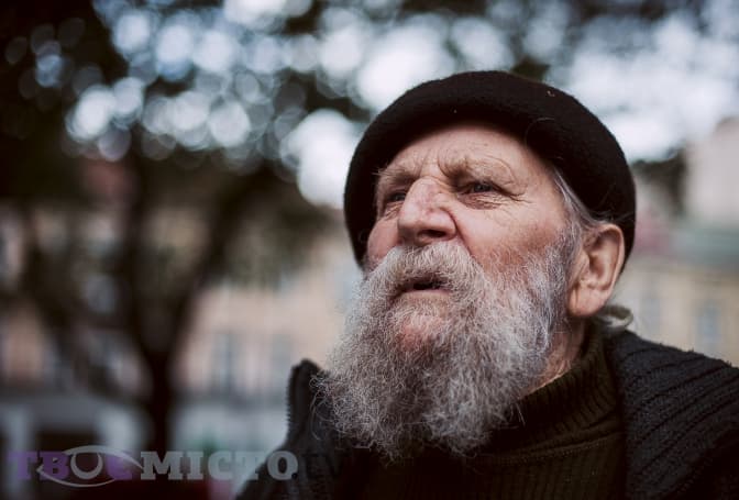 (Не)пересічні львів’яни. Шахісти біля Оперного театру